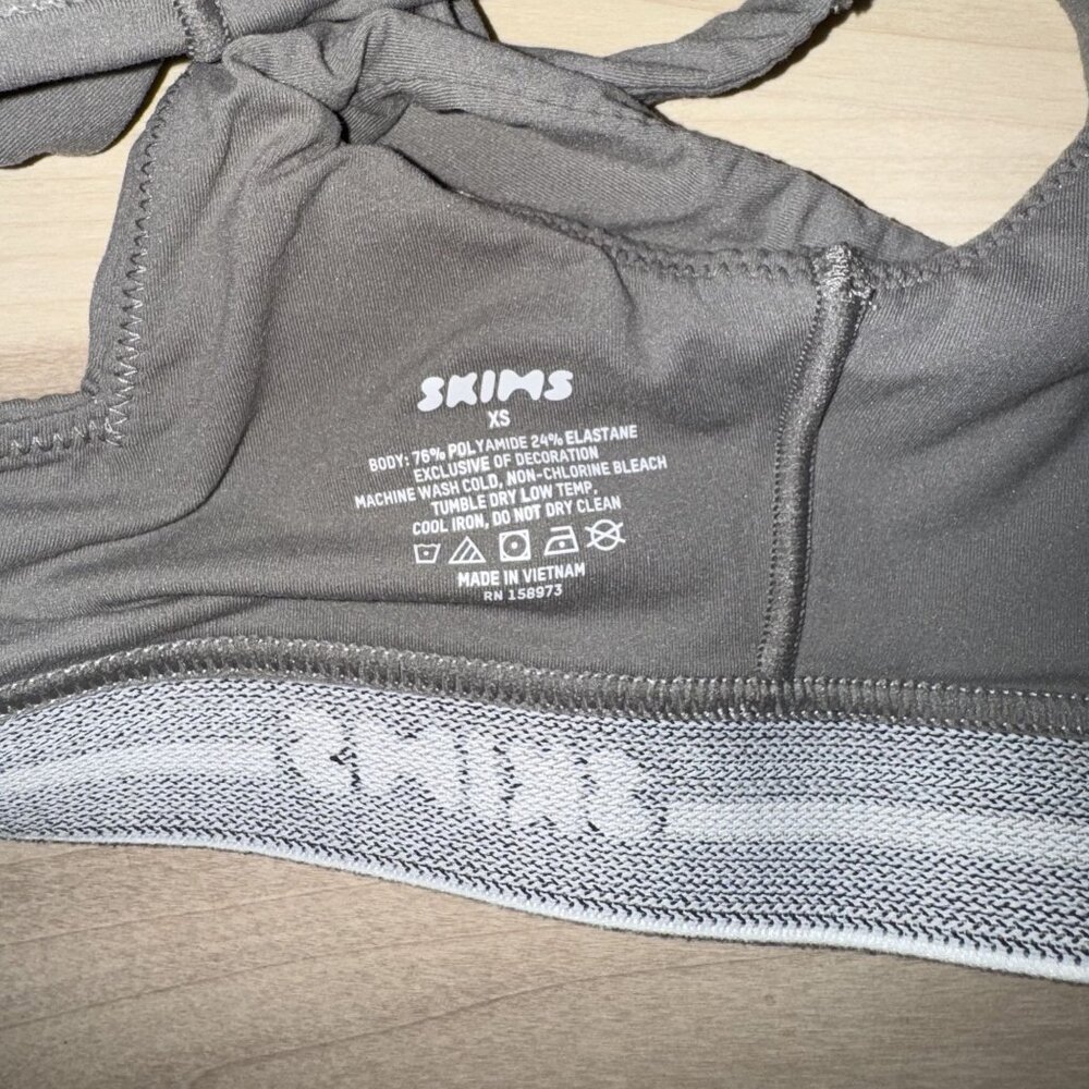 Skims Fits Everybody Smoke Grey Logo Scoop Bralette Women's X-Small XS - Picture 6 of 7